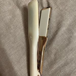 T3 hair straightener. Works very well